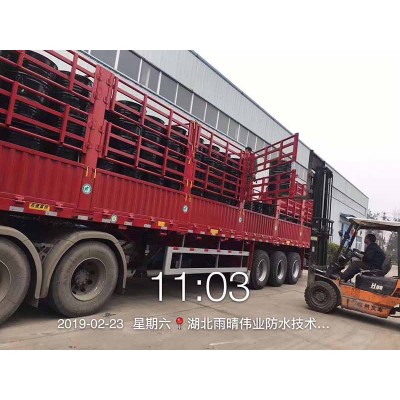 耐盐碱反应粘湿铺卷材施工与储运