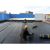 楼顶裂缝防水补漏施工与长效维护